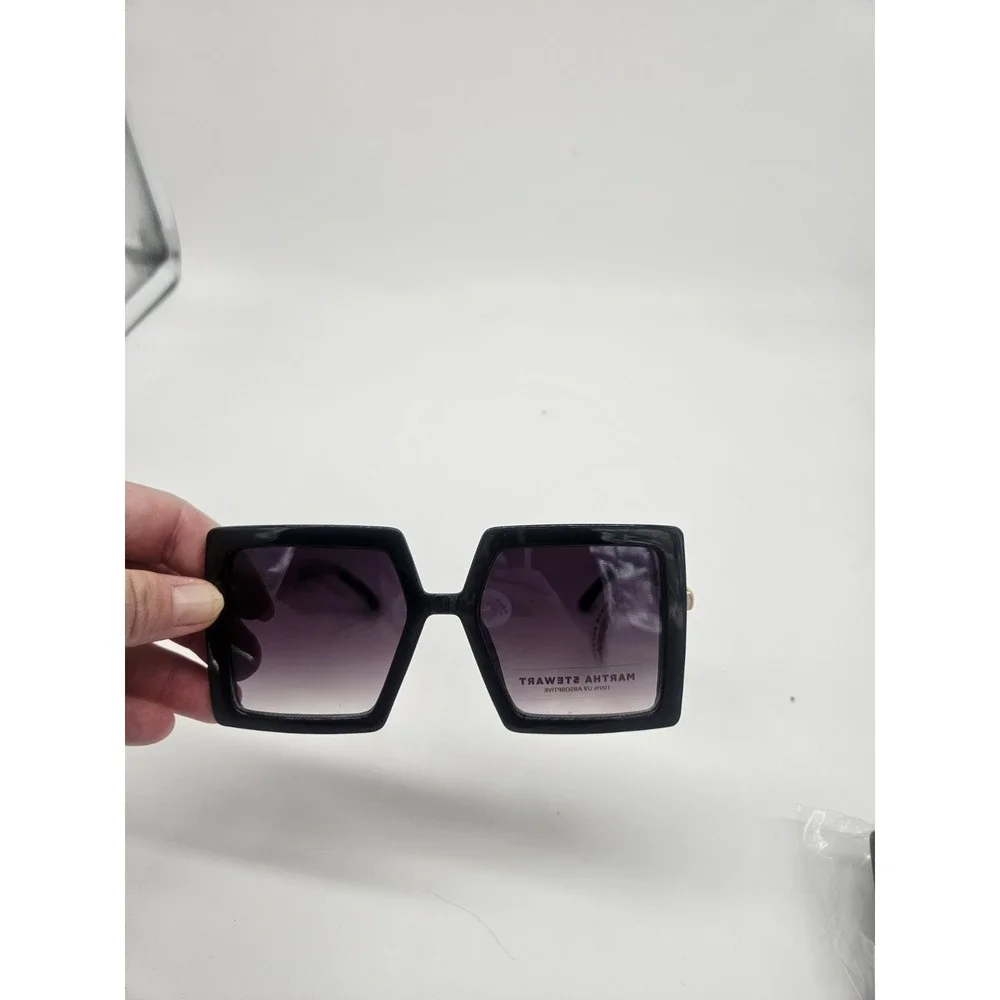 Martha Stewart Women's Square Sunglasses Black Frame Gradient Brown Lens